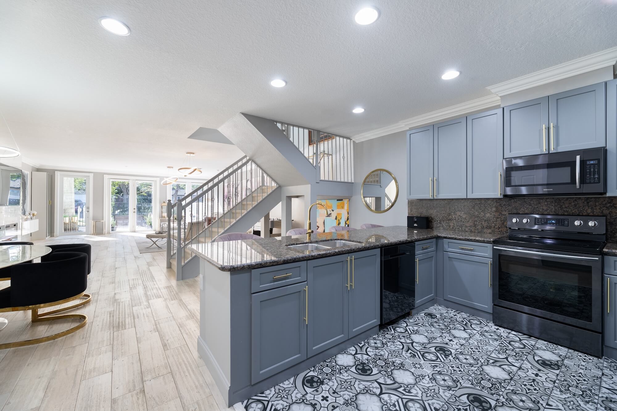 Florida-House-Modern-Kitchen