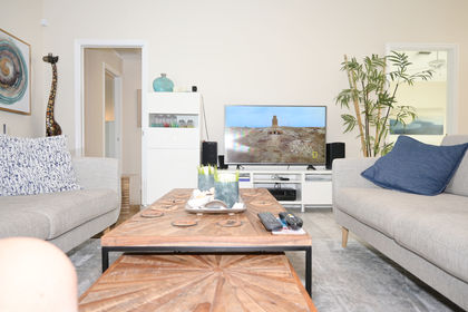 Living to guest bedrooms