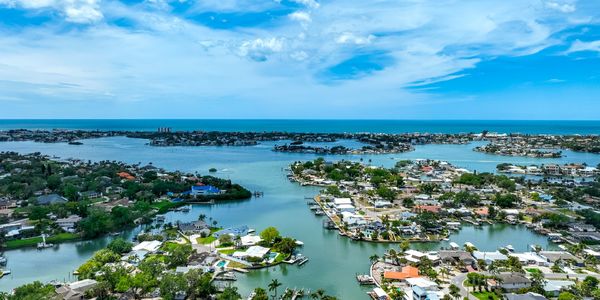 Cash vs. Financing: What Tampa Bay Sellers Really &hellip;