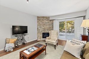 23-2051 Merchants Gate-28