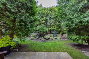 23-2051 Merchants Gate Cres Exterior-10