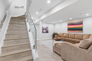 L3RycmViL2xpc3RpbmdzLzQyLzkxLzk4LzY3L3AvYTEzZWVjYzItMDA0YS00OWM5LWE4MWYtYWY1NDhkNjA3YTI4LmpwZw