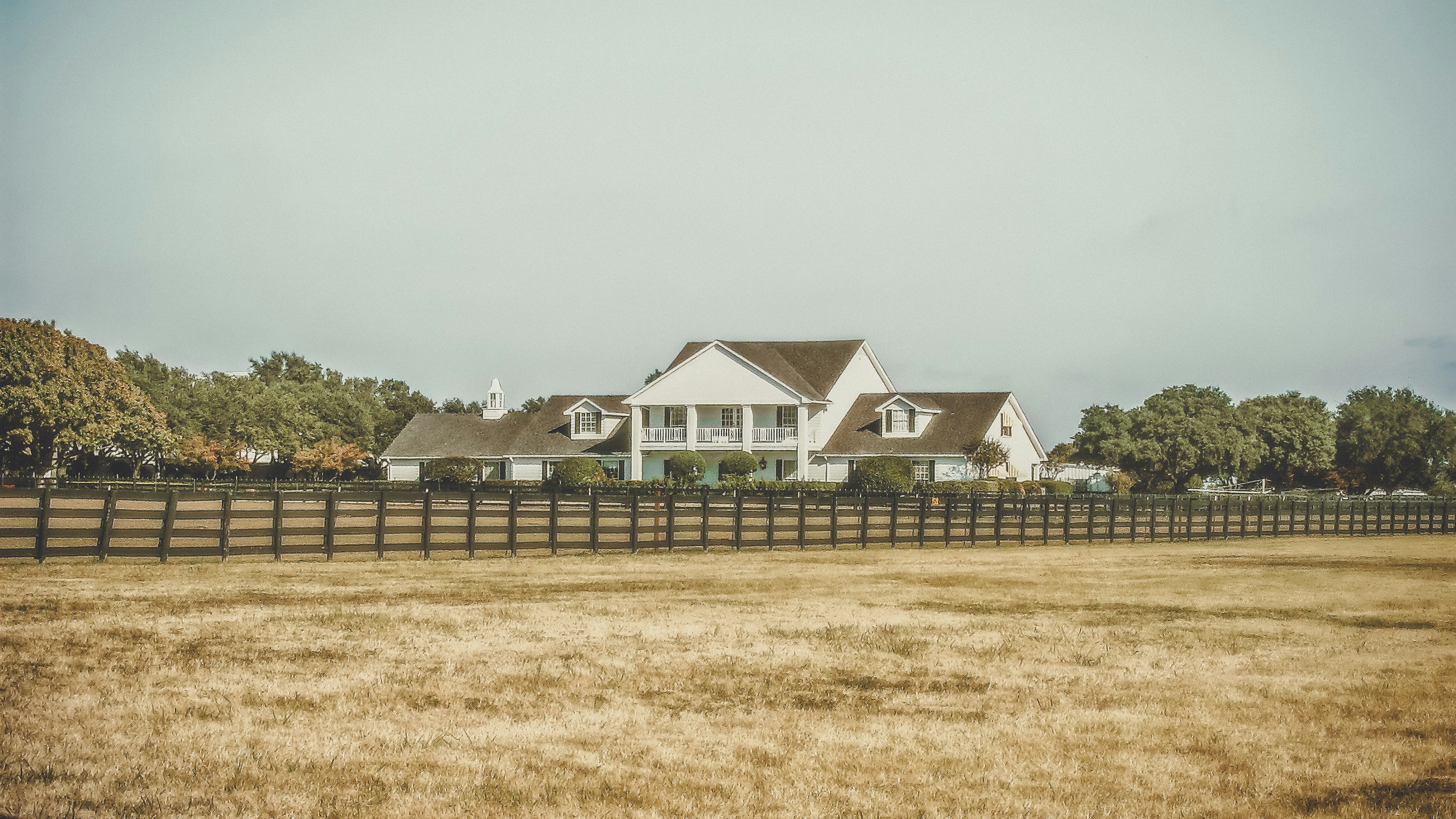 White two‑story Texas ranch image
