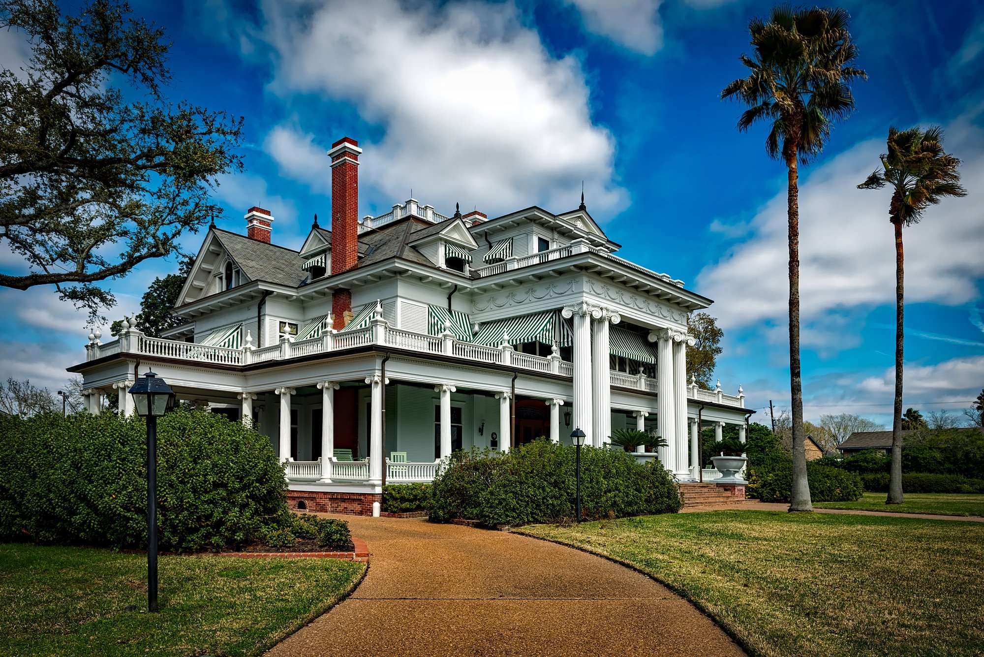 Grand South Texas mansion with palm trees