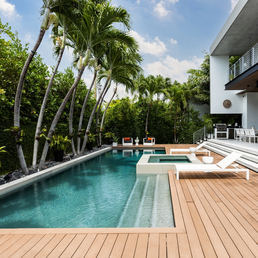 Florida,,Usa.,September:,Backyard,Of,A,Modern,House,With,Swimming