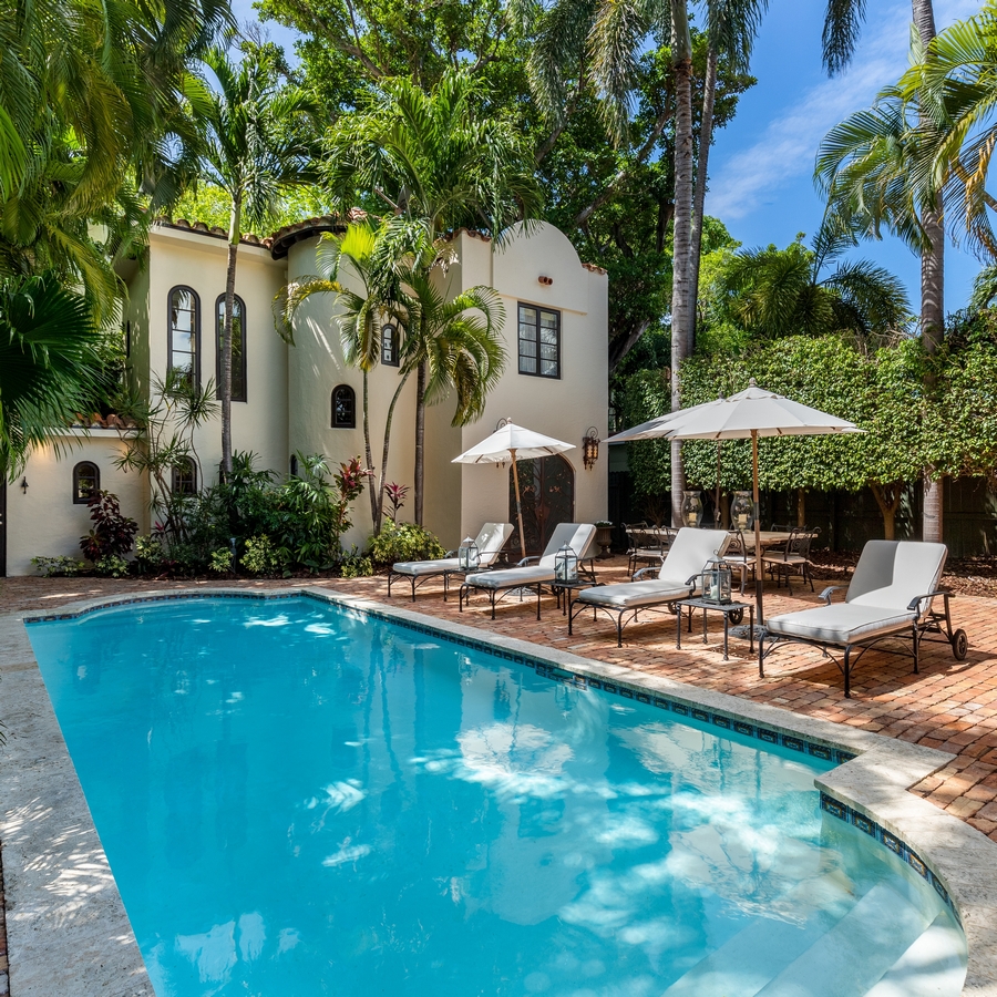 Florida,,Usa.,January:,Backyard,Of,A,Modern,House,With,Swimming