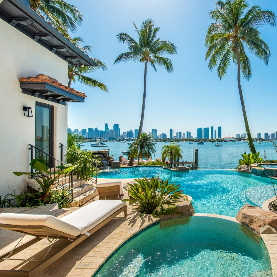 This,Photo,Was,Taken,Somewhere,In,Miami,Beach