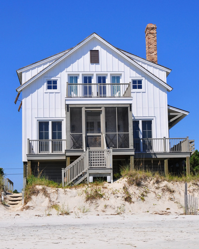 Beach,Rental,Property,On,Pretty,Summer,Day