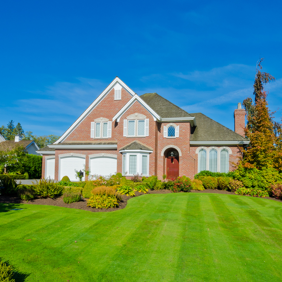 Big,Custom,Made,Luxury,House,With,Nicely,Trimmed,And,Landscaped