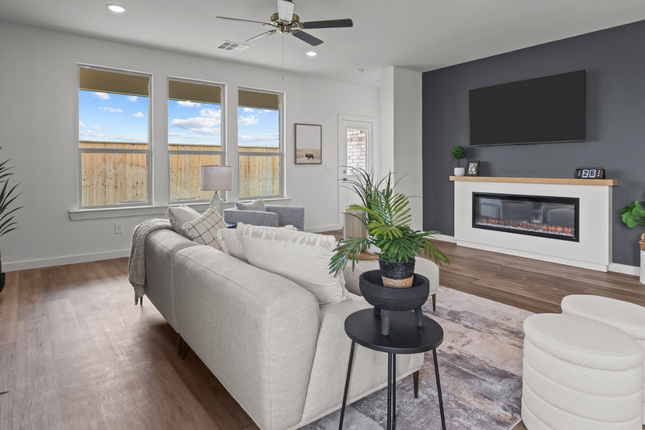 prop-realty-livingroom2-lubbock (3)