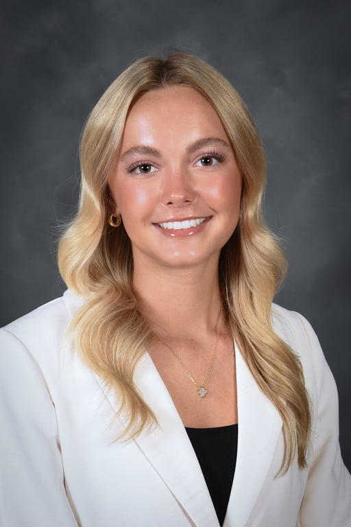 headshot Lauren Esch
