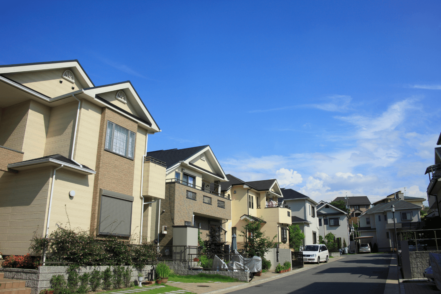 Residential neighborhood with modern homes in Clayton, California