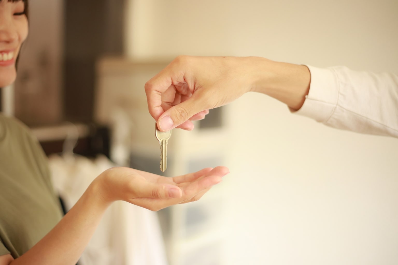 Cash home buyer exchanging house keys for Buyer Success Story in San Ramon