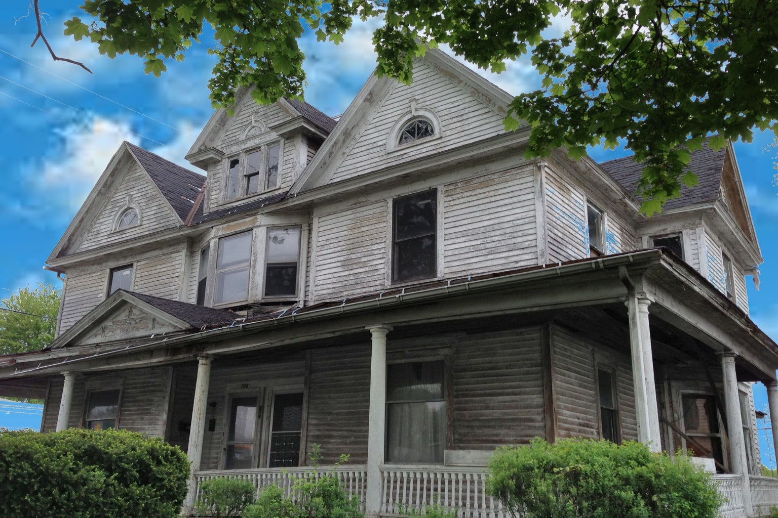 Distressed home in San Ramon needing repairs