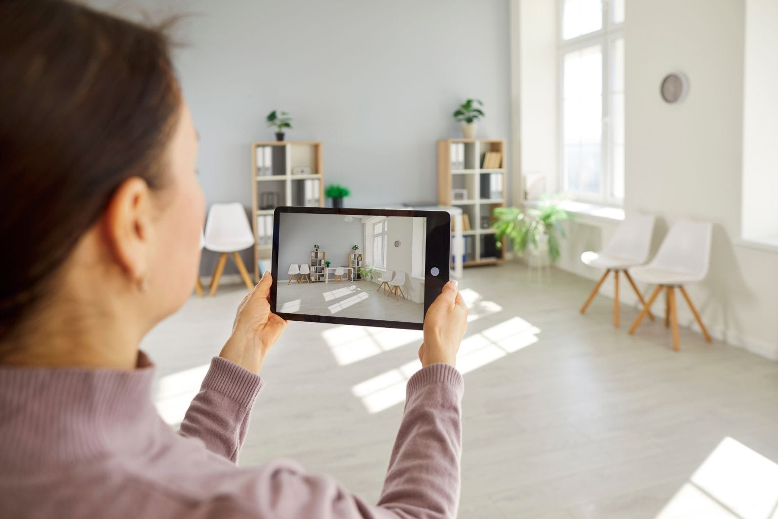 Home Seller Mistakes in San Ramon Home Seller Mistakes in San Ramon: real estate agent taking photos of home interior