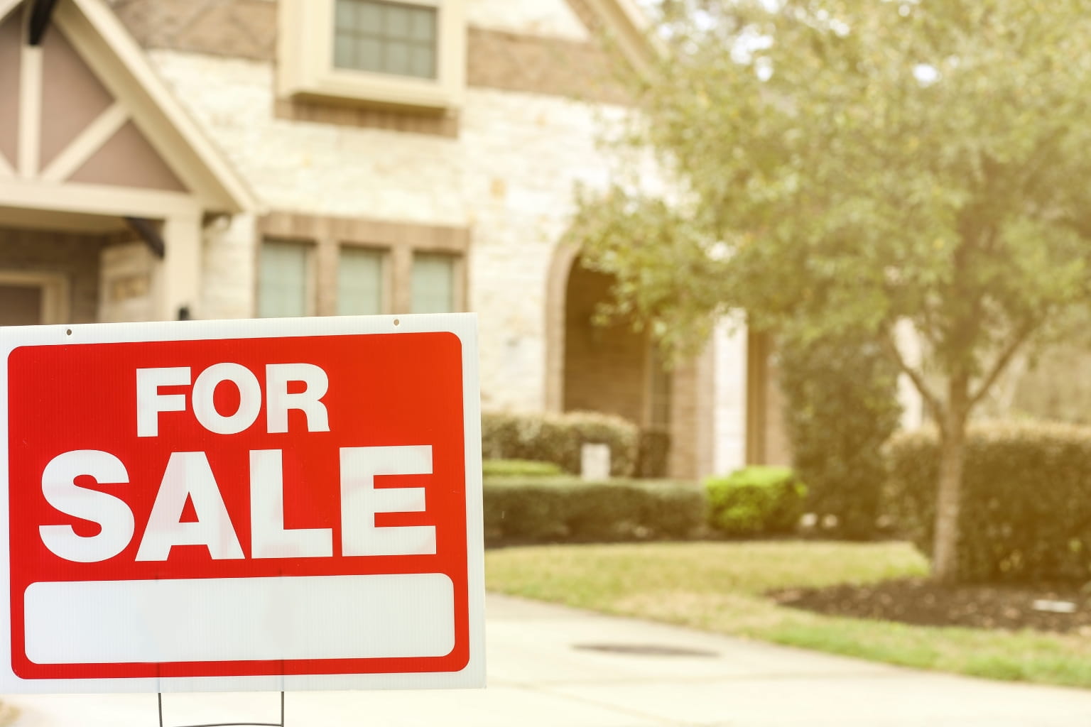 Home Selling Timeline in Moraga home exterior with a "For Sale" sign