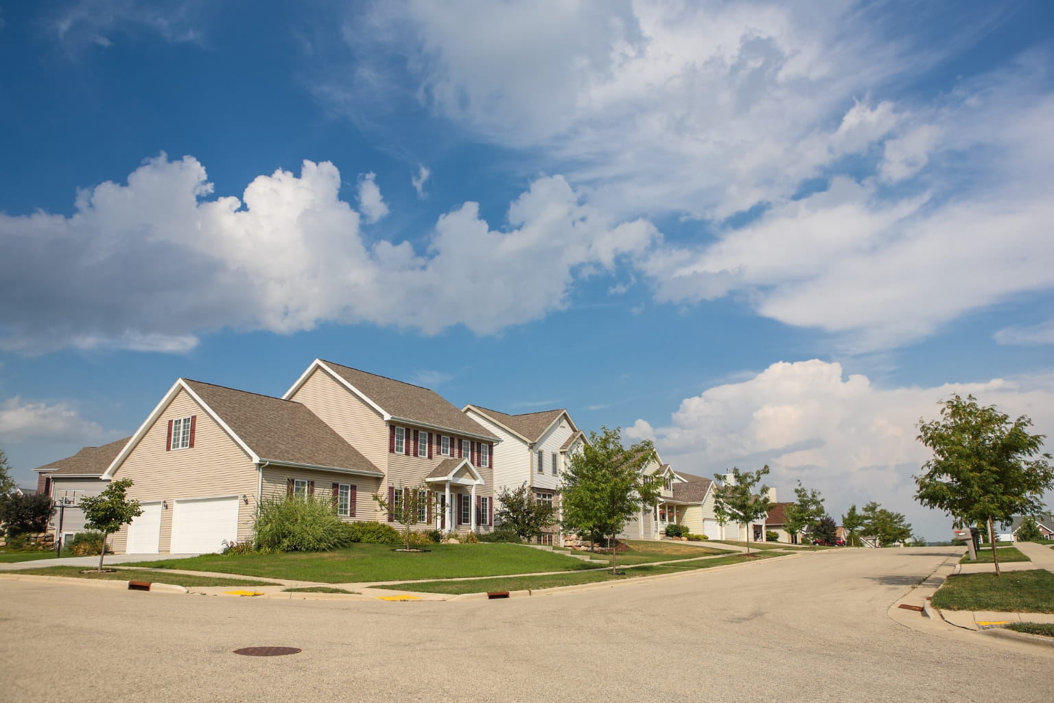 Home Selling Timeline in Moraga A quiet residential street with homes and trees | Home Selling Timeline in Moraga