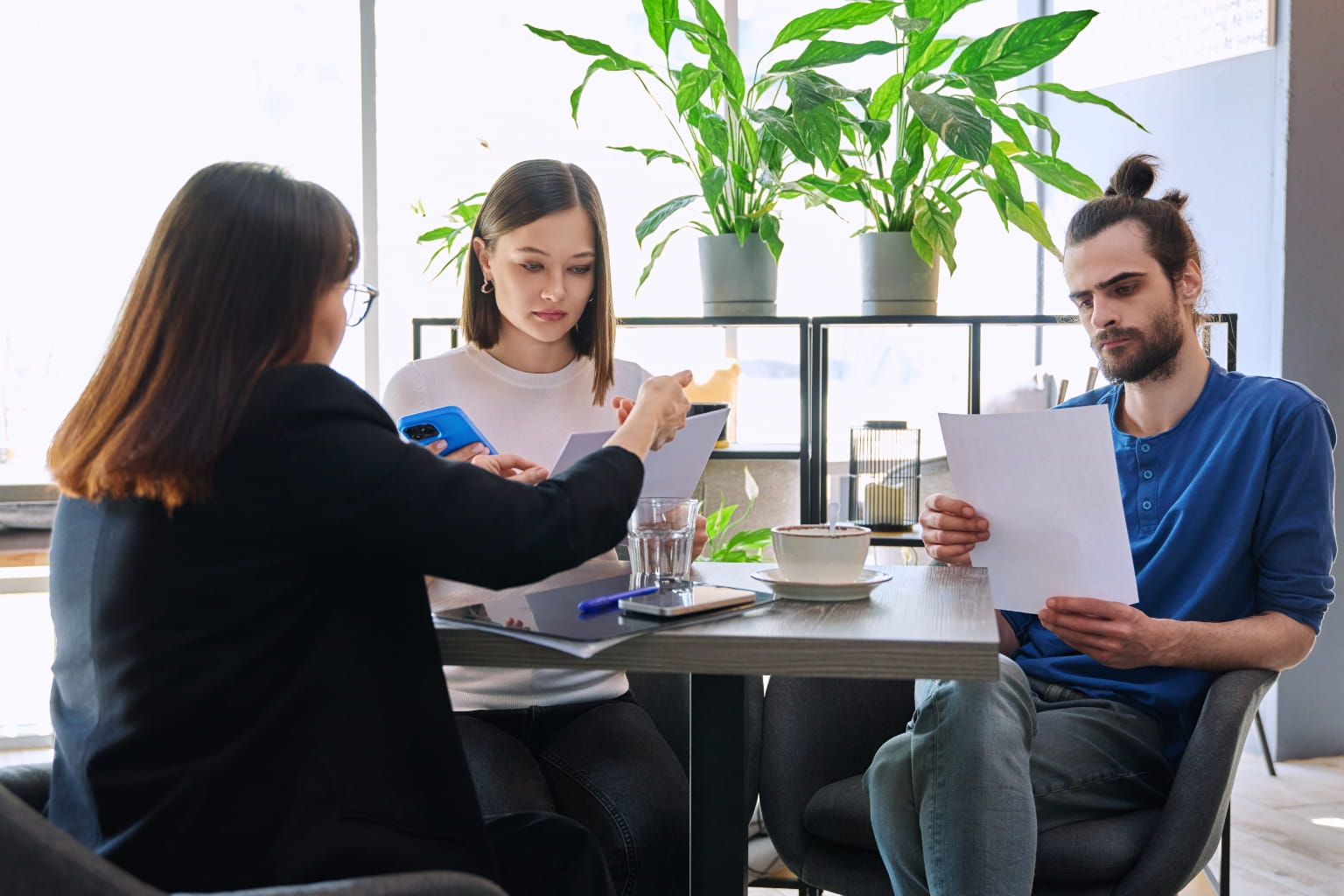 Seller and agent discussing listing price strategy