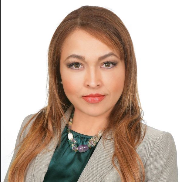 Gloria Valdez, bilingual REALTOR with Champions Real Estate in Ontario, CA