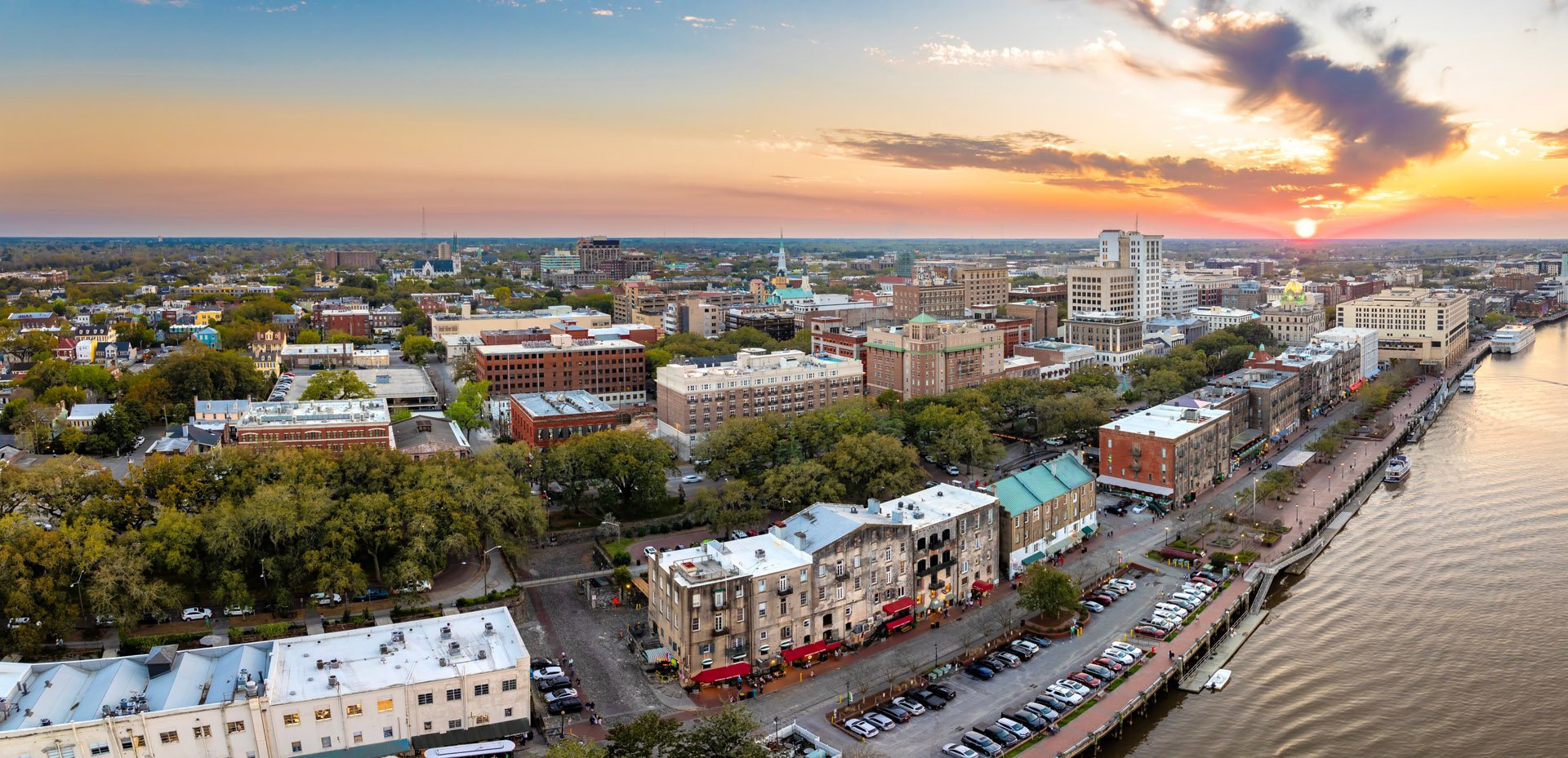Savannah,,Georgia.,Famous,Historic,River,Street,With,Waterfront,Tourist,Attractions.