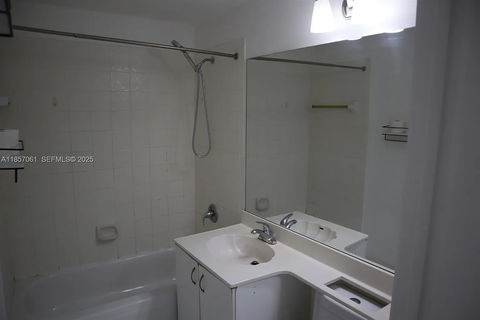 d8a5c4187708af71e8fbb430f22e569e-uncropped_scaled_within_1536_1152