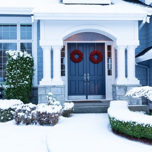 How to Maximize Your Home’s Curb Appeal in Winter