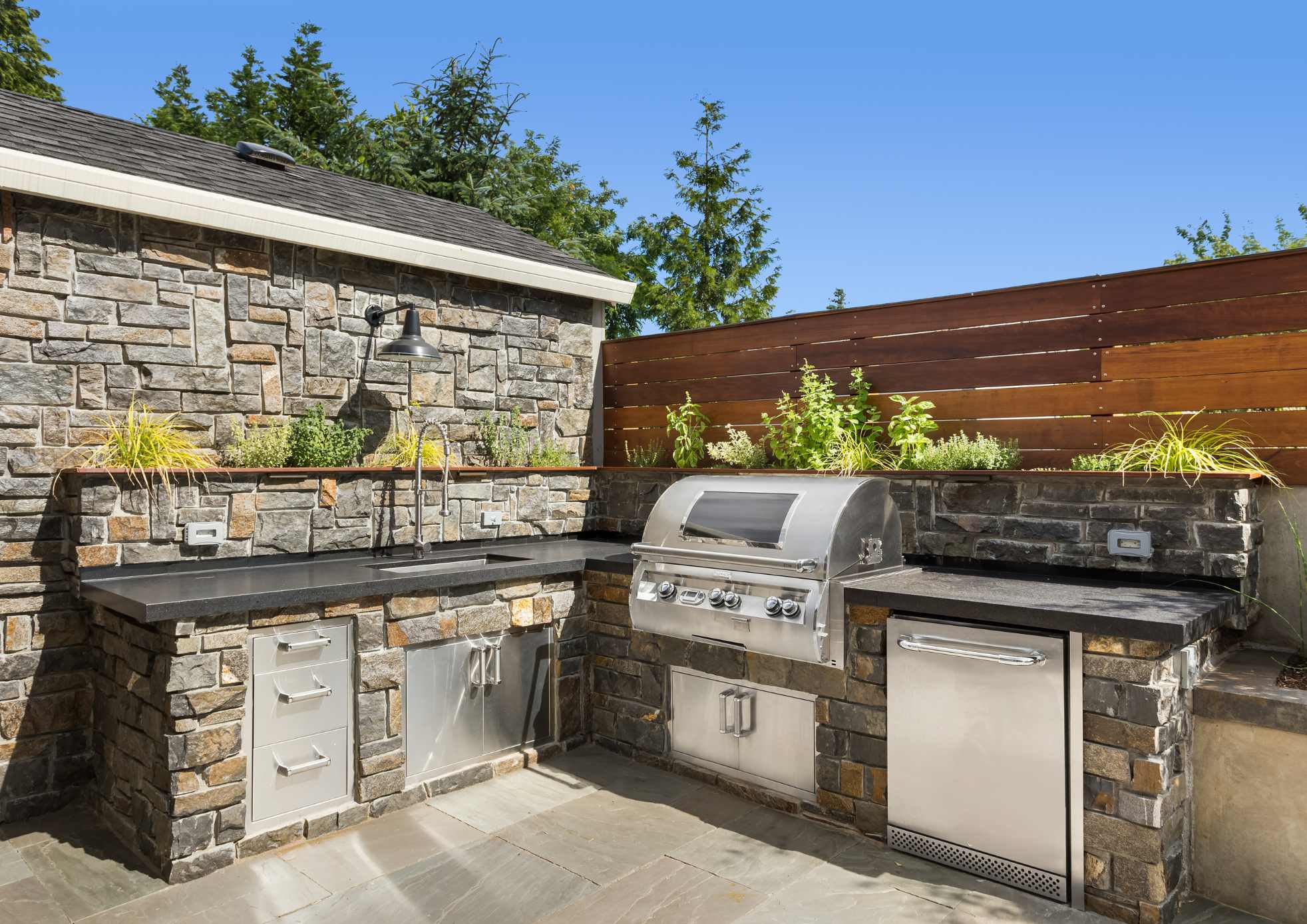 outdoor-kitchen