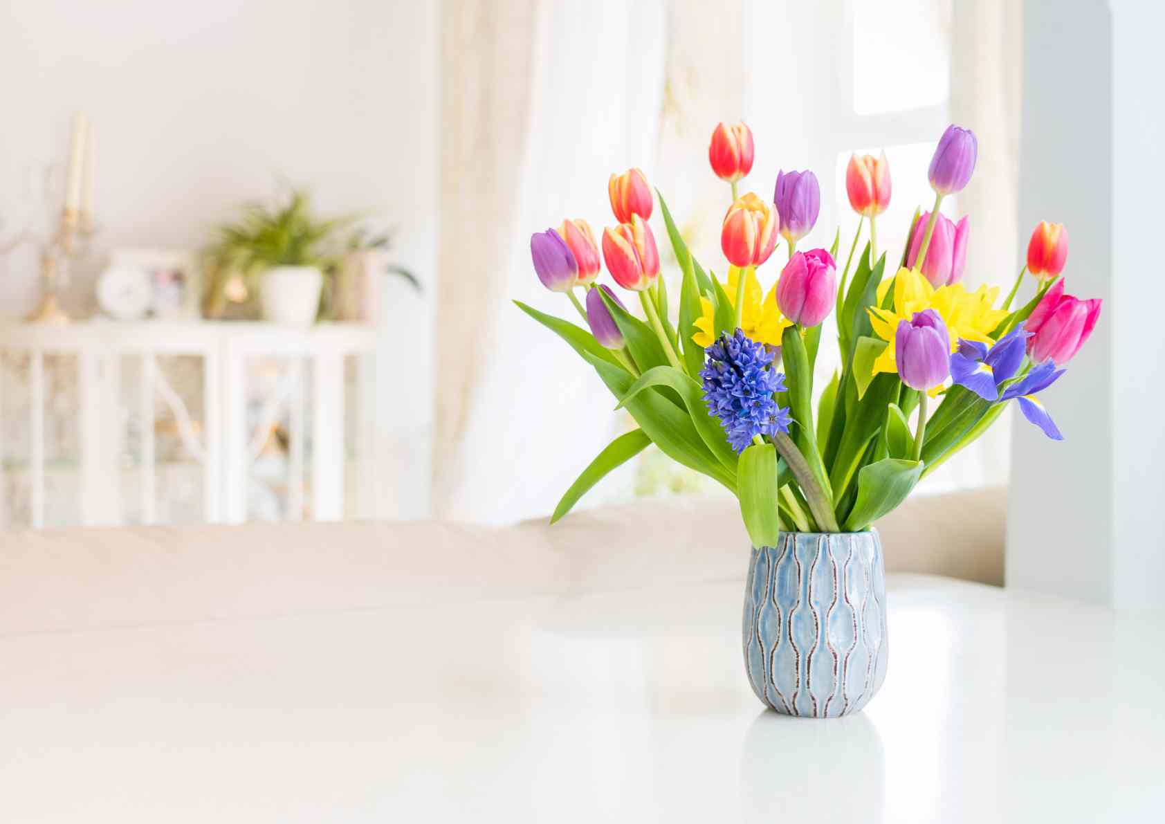 flower-arrangement-home-staging