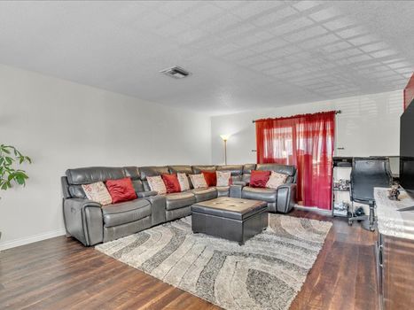 714 Appleton Rd. Simi Valley CA 93065 (6)