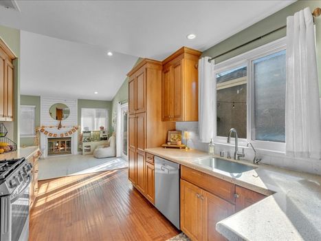 4566 N. Canyonlands Rd. Moorpark, CA 93021 (15)