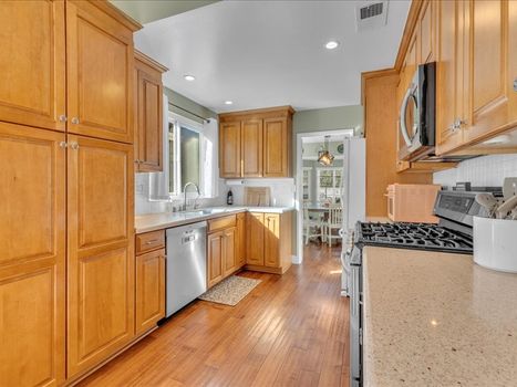 4566 N. Canyonlands Rd. Moorpark, CA 93021 (16)