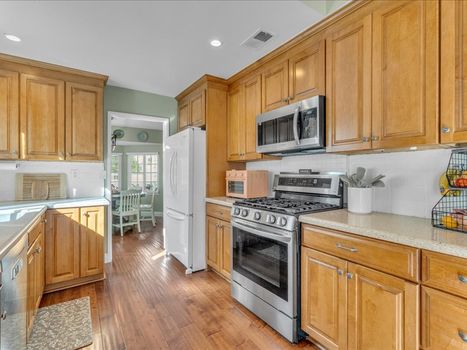 4566 N. Canyonlands Rd. Moorpark, CA 93021 (17)