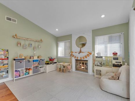 4566 N. Canyonlands Rd. Moorpark, CA 93021 (18)