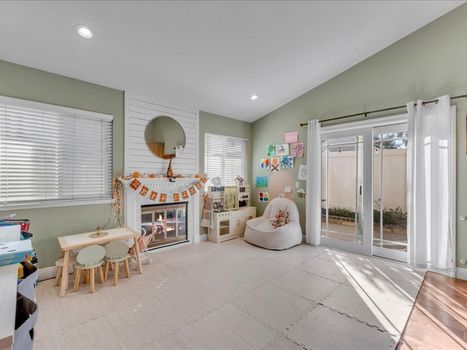 4566 N. Canyonlands Rd. Moorpark, CA 93021 (19)