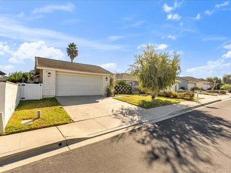4566 N. Canyonlands Rd. Moorpark, CA 93021 (2)