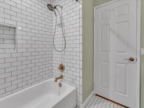 4566 N. Canyonlands Rd. Moorpark, CA 93021 (27)