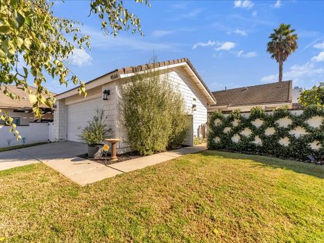 4566 N. Canyonlands Rd. Moorpark, CA 93021 (3)