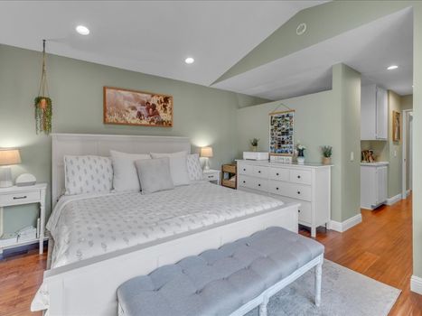 4566 N. Canyonlands Rd. Moorpark, CA 93021 (33)