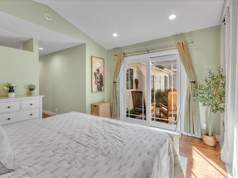 4566 N. Canyonlands Rd. Moorpark, CA 93021 (34)