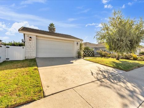 4566 N. Canyonlands Rd. Moorpark, CA 93021 (4)