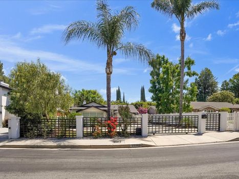 22263 Avenue San Luis Woodland Hills, CA 91364 (1)