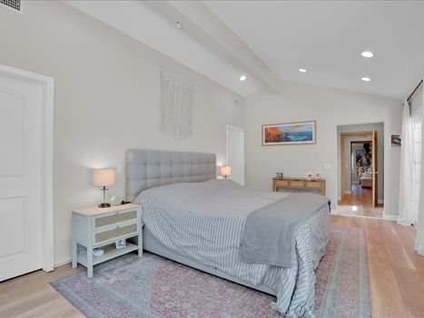 22263 Avenue San Luis Woodland Hills, CA 91364 (27)