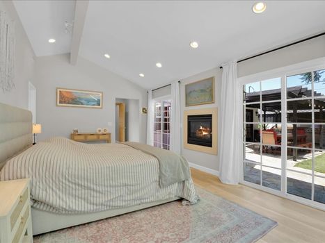 22263 Avenue San Luis Woodland Hills, CA 91364 (28)