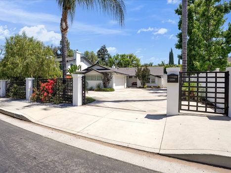 22263 Avenue San Luis Woodland Hills, CA 91364 (3)