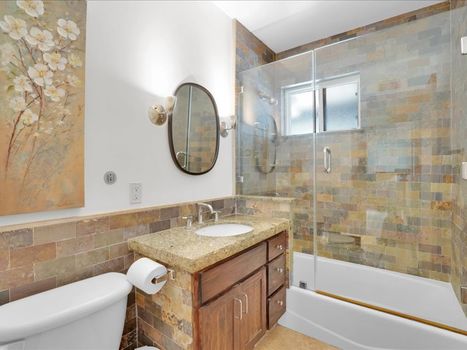 22263 Avenue San Luis Woodland Hills, CA 91364 (32)