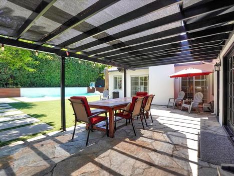 22263 Avenue San Luis Woodland Hills, CA 91364 (33)