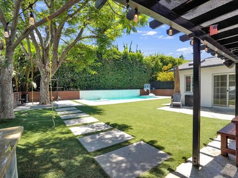 22263 Avenue San Luis Woodland Hills, CA 91364 (35)