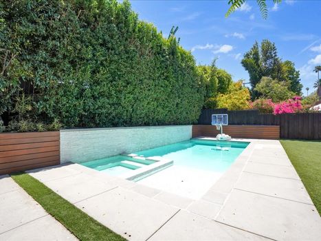 22263 Avenue San Luis Woodland Hills, CA 91364 (36)