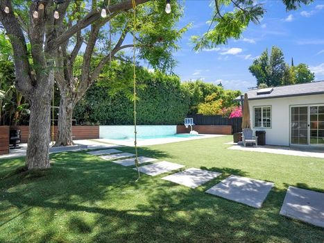 22263 Avenue San Luis Woodland Hills, CA 91364 (41)