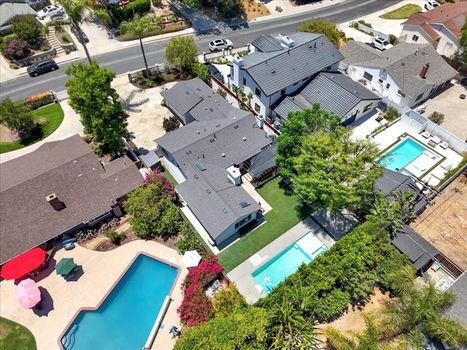 22263 Avenue San Luis Woodland Hills, CA 91364 (45)
